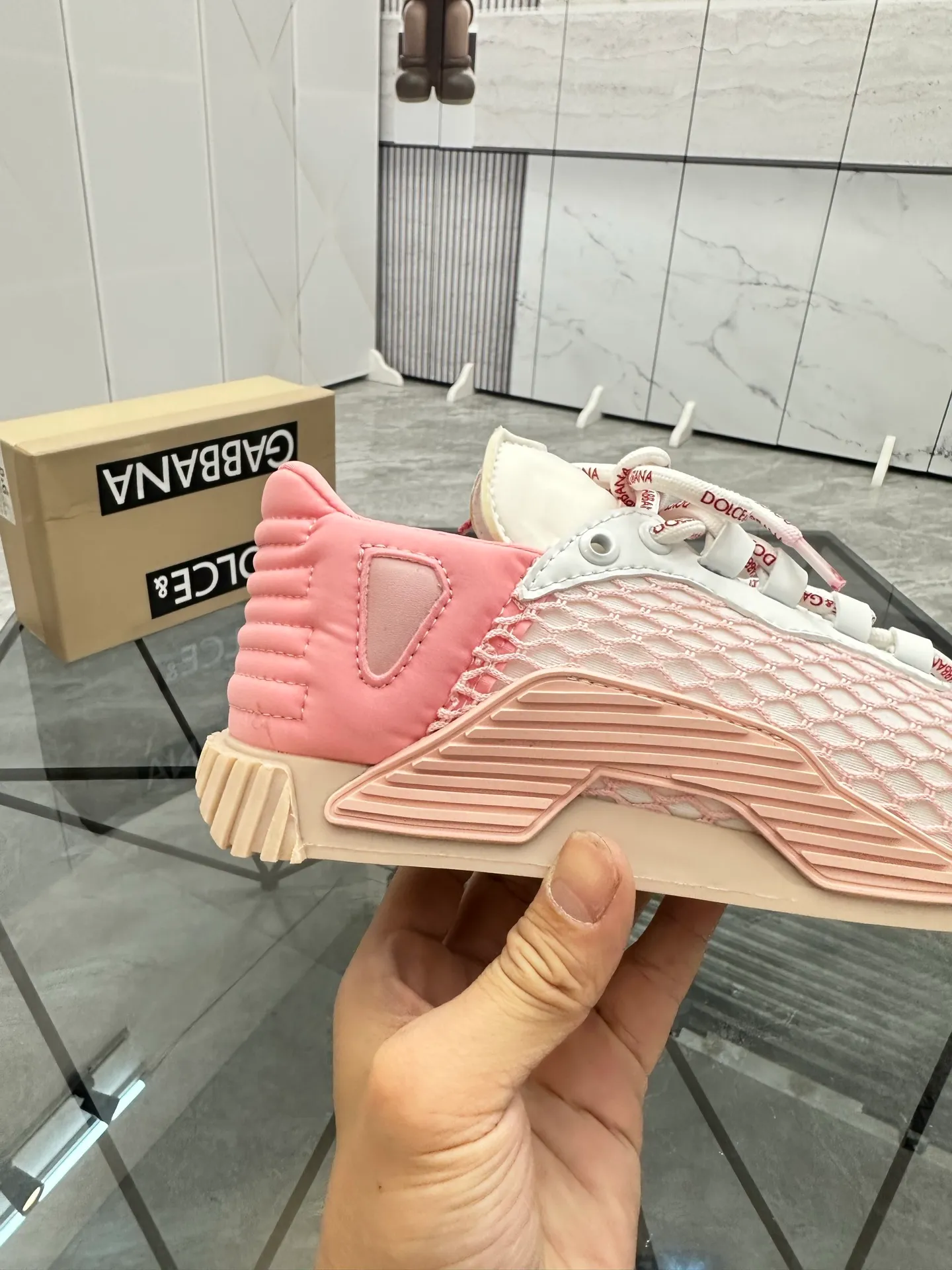 Men's shoes: 💰P440¥ Product trademark: DG "Dolce & Gabbana*" low-top sports shoes Regular size: 35-44 (can be customized to 45.46.) Couple style Product materials: Upper imported cowhide stitching original material, breathable lining, original outsole. Number: 803